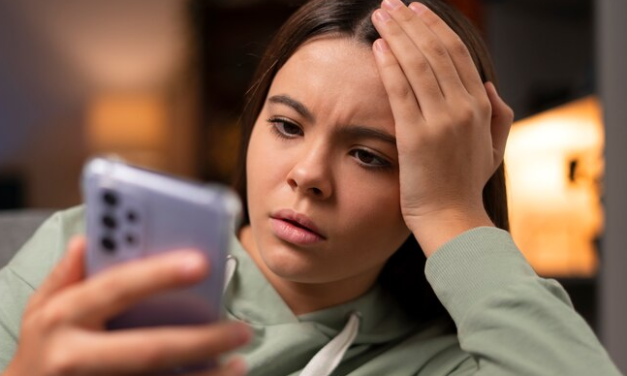Analyzing Twitter Users’ Reaction to Romanticizing Mental Illness on Social Media