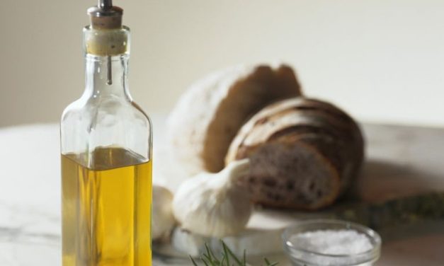 Higher Olive Oil Intake Tied to Lower Risk for Dementia-Related Death